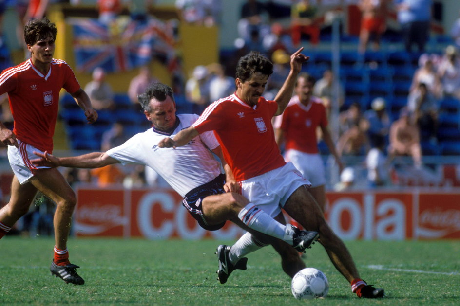 Jan Karaś kontra Peter Reid podczas meczu Polska - Anglia na MŚ 1986