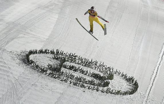 SKI-JUMPING-FOUR-HILLS