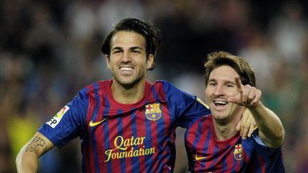 Cesc Fabregas (z lewej) i Lionel Messi