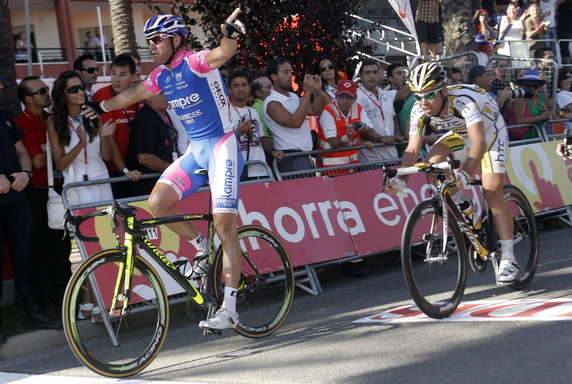 2010-09-03T162727Z_01_FOZ03_RTRIDSP_3_CYCLING-VUELTA.jpg