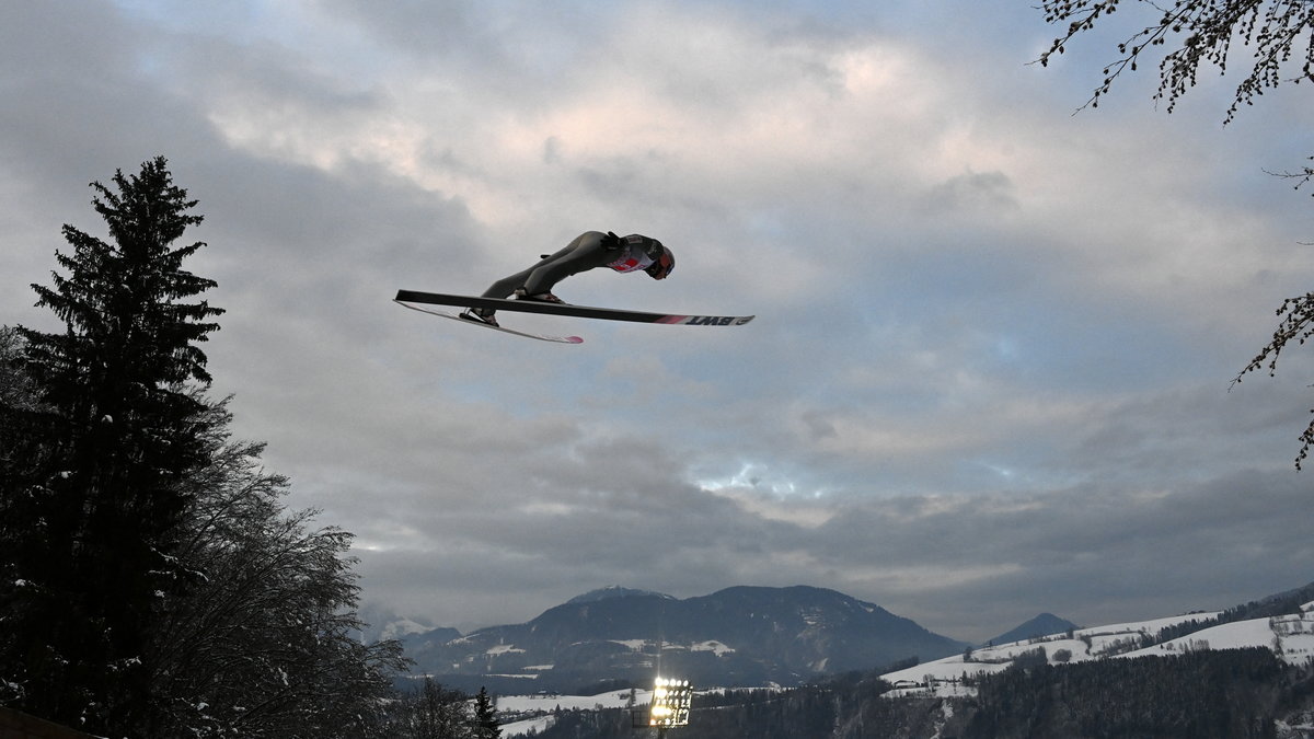 Skoczek narciarski w Bischofshofen