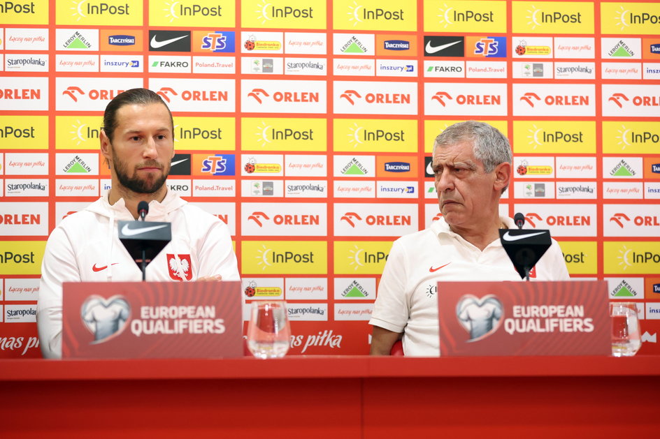 Grzegorz Krychowiak (z lewej) i Fernando Santos (09.09.2023 r.).