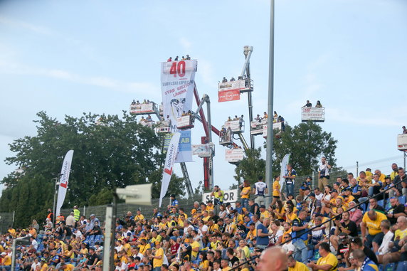 Podnośniki pod stadionem w Lublinie. O tej akcji mówił cały świat!