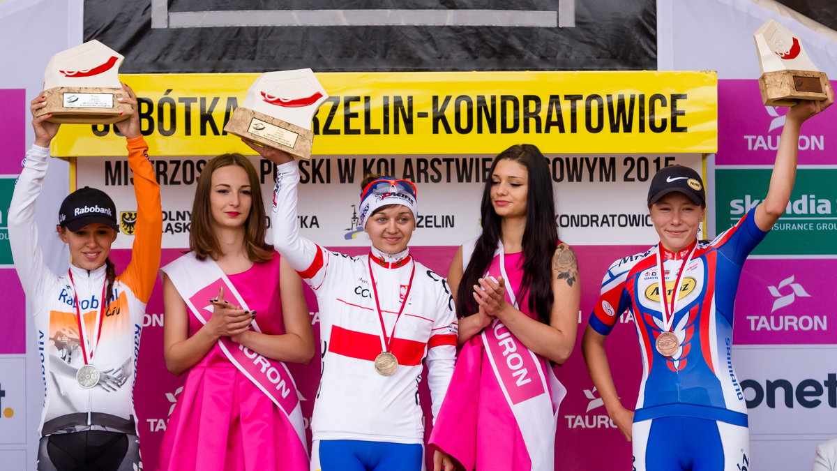 Katarzyna Niewiadoma (L), Katarzyna Wilkos i Alicja Ratajczak