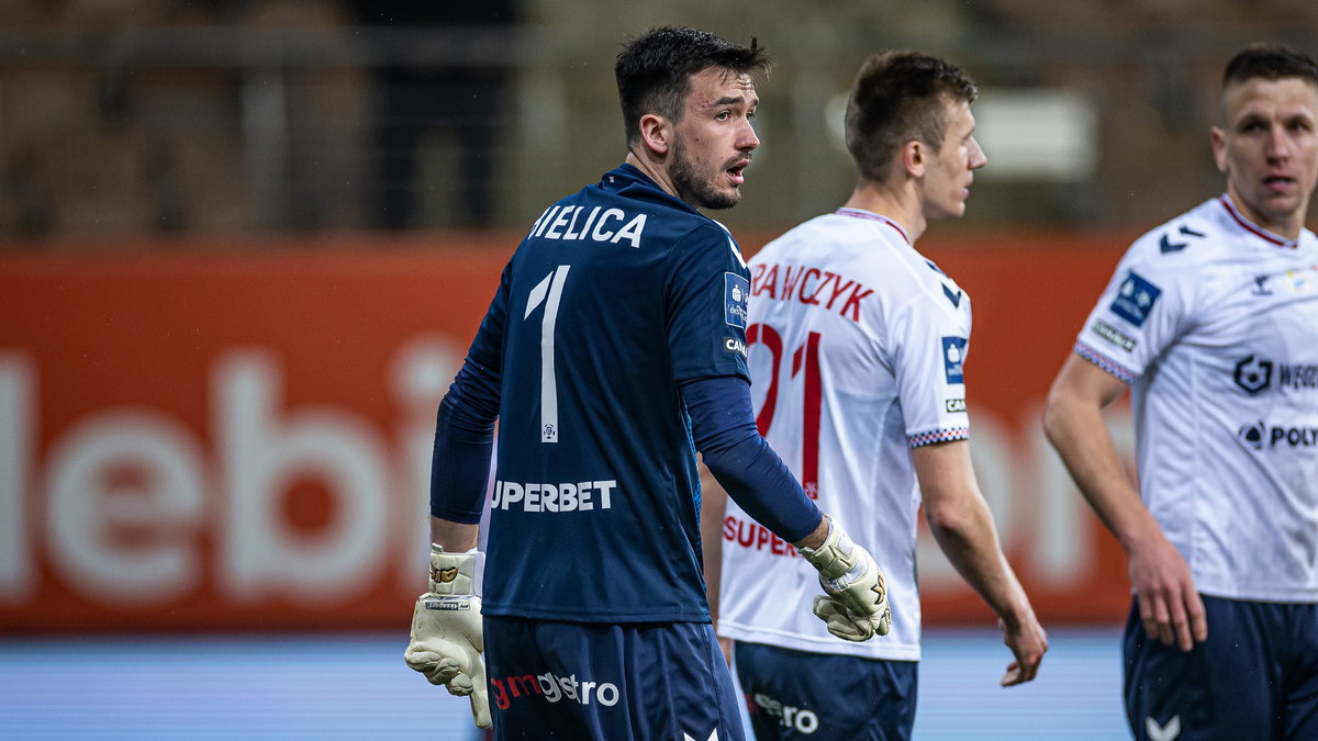 Bramkarz Górnika Zabrze Daniel Bielica