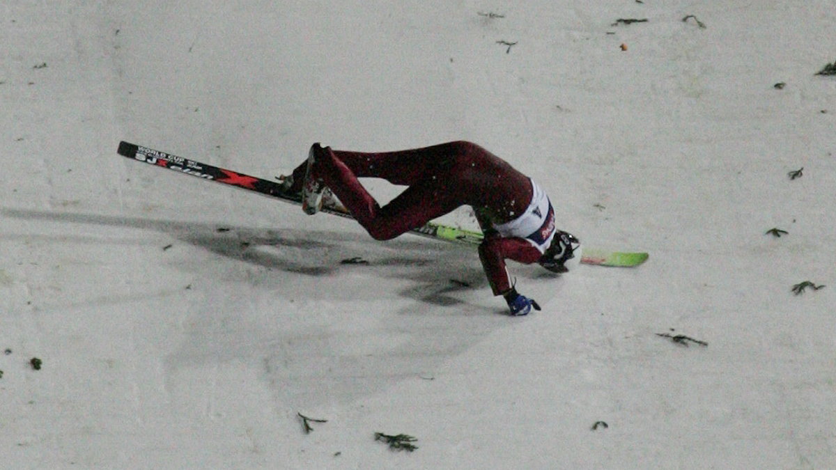 Jan Mazoch podczas upadku na skoczni w Zakopanem (20 stycznia 2007)