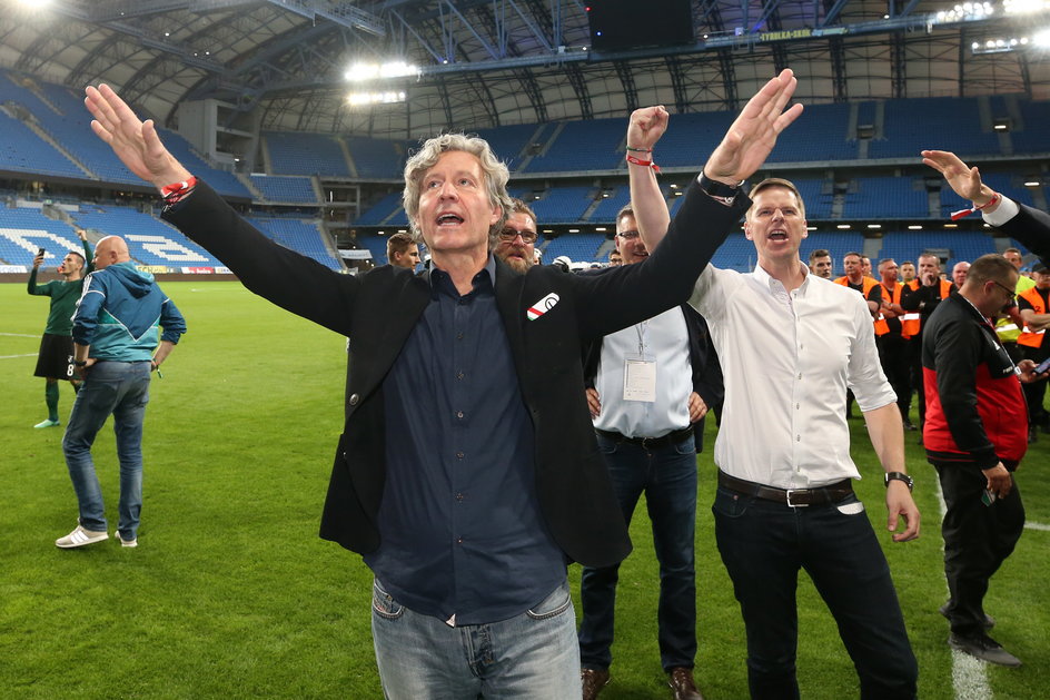 Dariusz Mioduski na stadionie Lecha Poznań. 