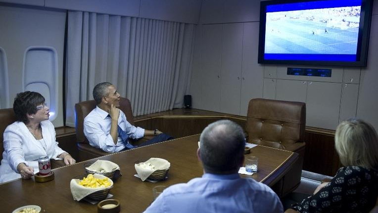 Prezydent Barack Obama oglądał mecze mundialu z Air Force One! Zdjęcia!