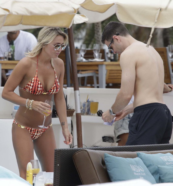 Steven Gerrard z piękną żoną na Ibizie