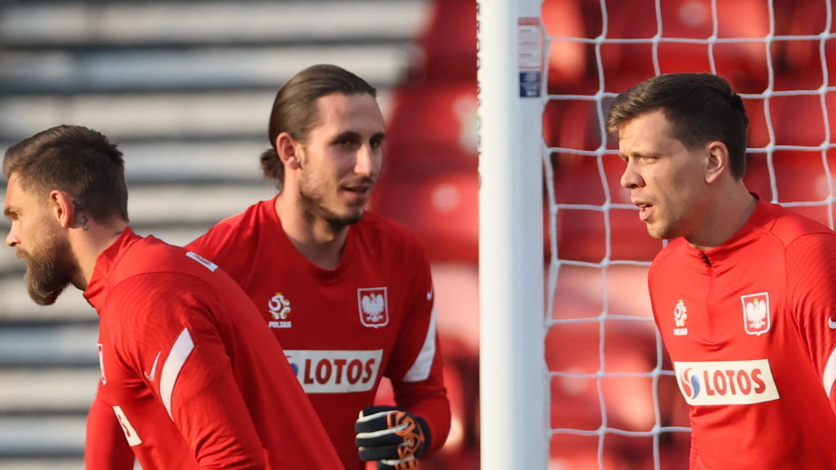 Bartłomiej Drągowski, Kamil Grabara i Wojciech Szczęsny podczas treningu reprezentacji Polski