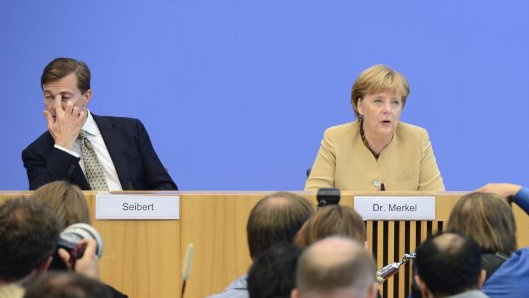 Steffen Seibert i Angela Merkel