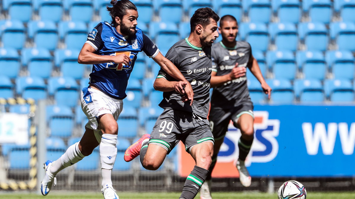 Joao Amaral (Lech Poznań) i Ilkay Durmus (Lechia Gdańsk)