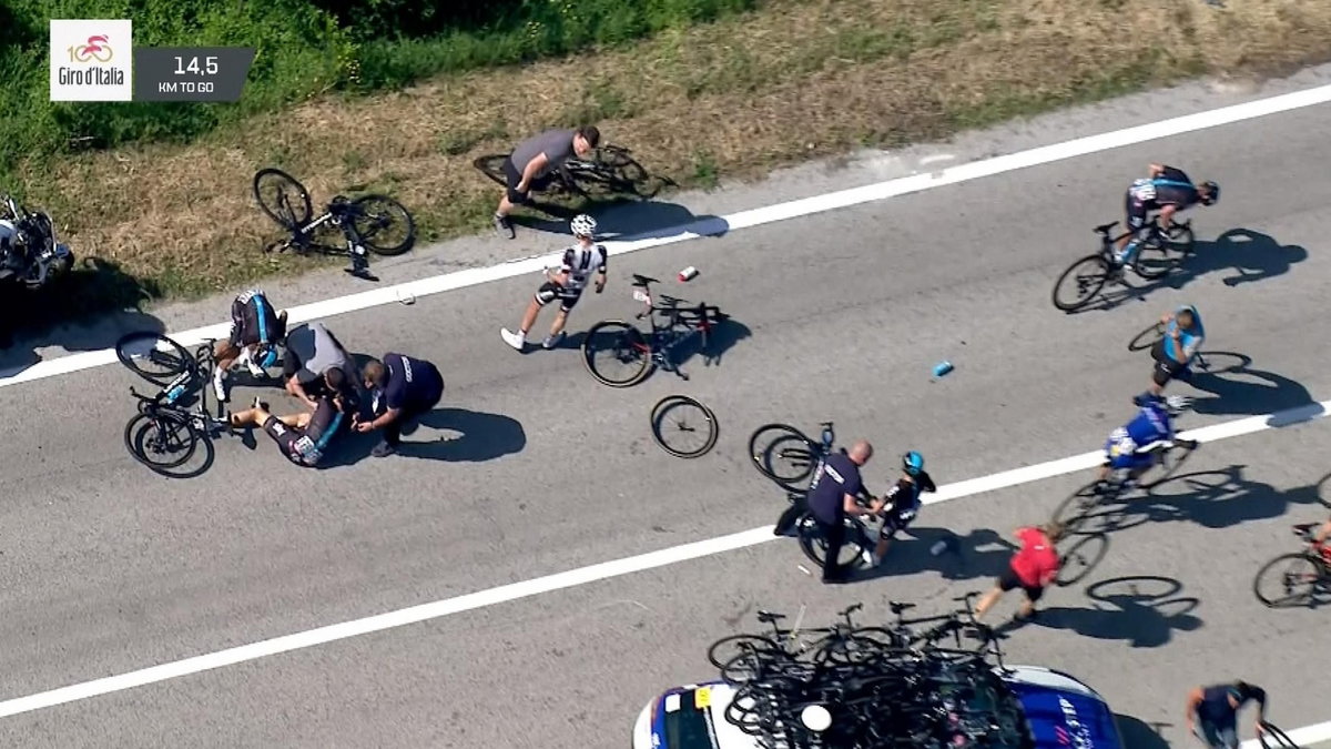 Skandal na Giro. "Co tam robił ten głupi motocykl!"