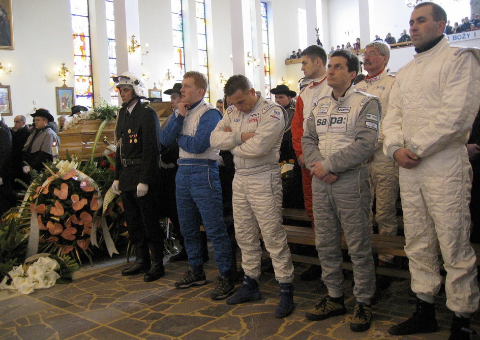 Kierowcy rajdowi na pogrzebie Janusza Kuliga