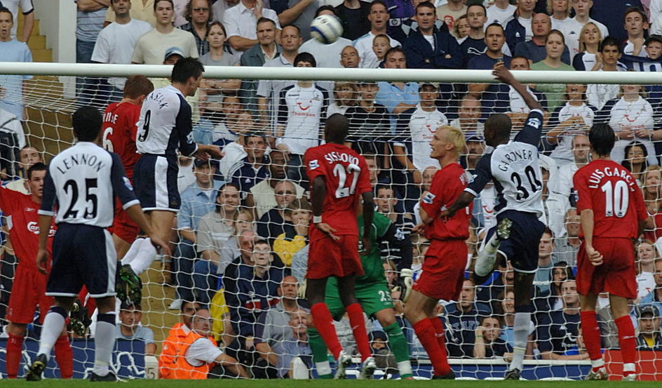 Grzegorz Rasiak zdobywa bramkę w meczu Tottenhamu z Liverpoolem (10.09.2005)