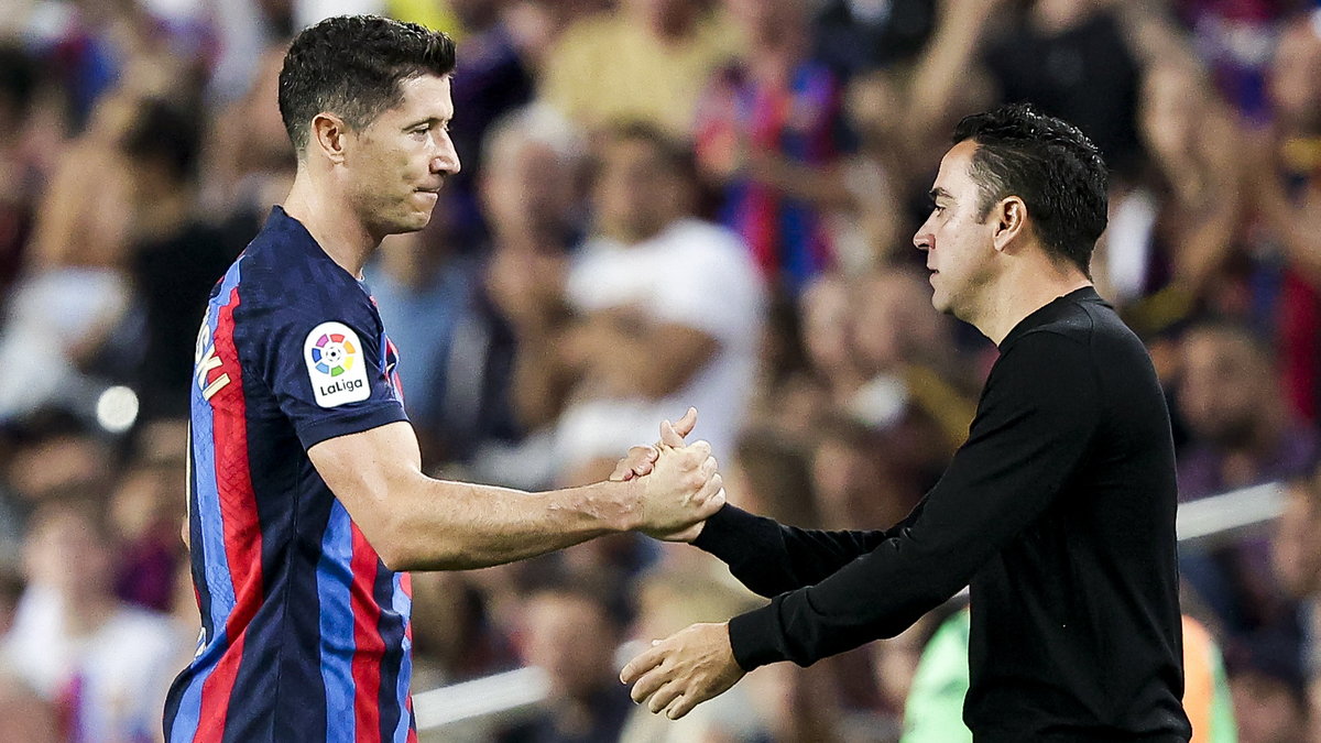 Robert Lewandowski i Xavi Hernandez (z prawej). (FC Barcelona - Athletic Bilbao, 23.10.2022 r.).