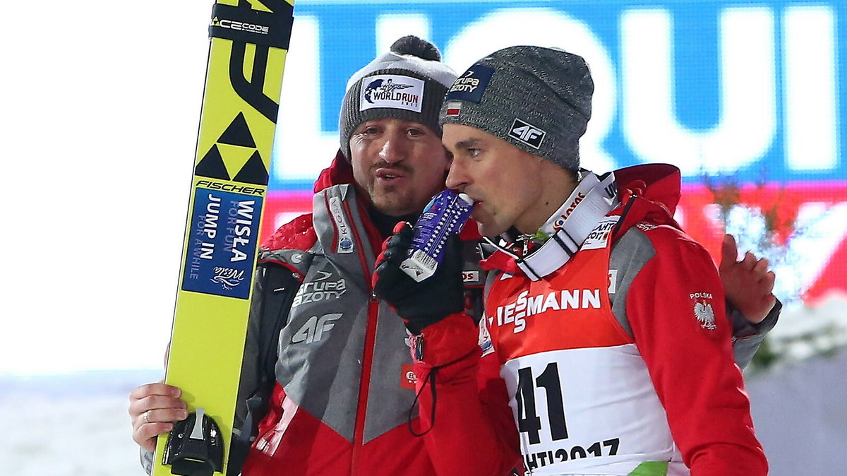 Adam Małysz (L) i Piotr Żyła