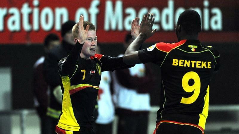 Kevin De Bruyne cieszy się z gola w meczu Belgia - Macedonia 