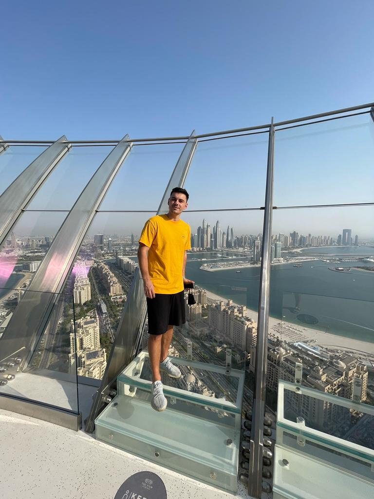 Mateusz Górecki w 2019 r. przeprowadził się do Dubaju