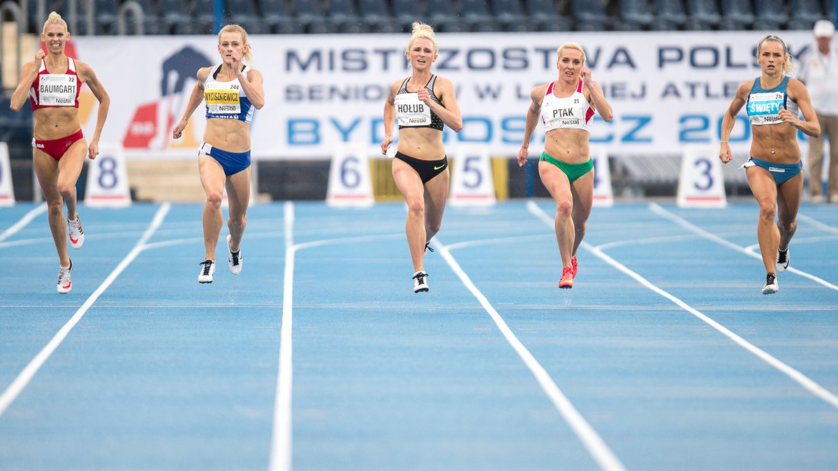 Od lewej: Iga Baumgart, Patrycja Wyciszkiewicz, Małgorzata Hołub, Ewelina Ptak i Justyna Święty