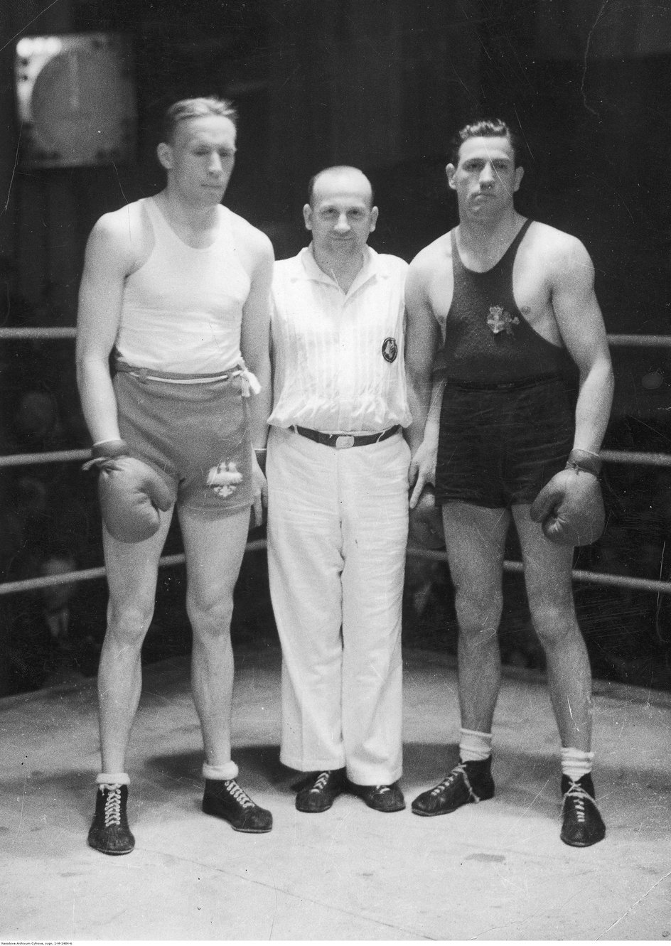 Franciszek Szymura przed finałowym pojedynkiem z Luigim Musiną. Niestety, z tym samym Włochem przegrał zarówno w 1937 roku w Mediolanie, jak i dwa lata później w Dublinie. 