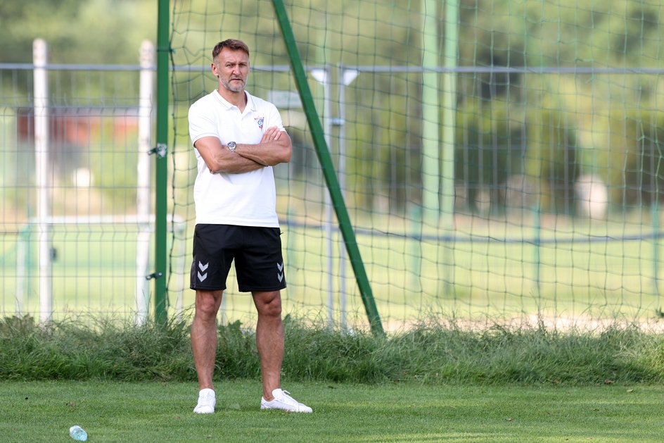 W grudniu 2018 roku Artur Płatek zaczął odpowiadać za politykę transferową Górnika jako koordynator pionu sportowego i doradca zarządu.