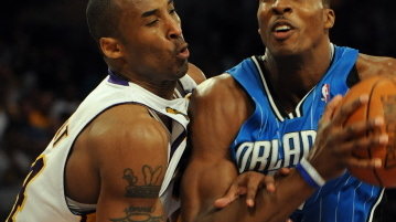 Kobe Bryant (L) i Dwight Howard