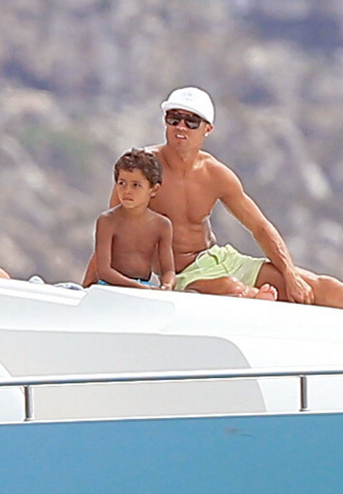 Cristiano Ronaldo z synem (lipiec 2016)
