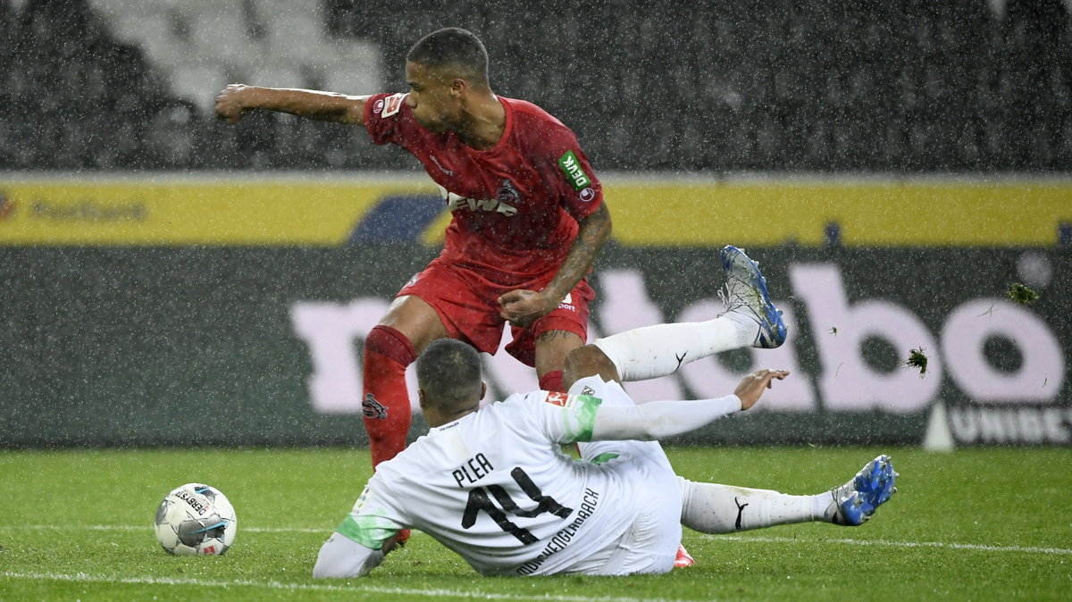 Ismail Jakobs (1. FC Köln) i Alassane Plea (Borussia Mönchengladbach)