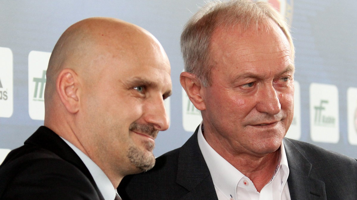 Jacek Bednarz (L) i Franciszek Smuda (P)