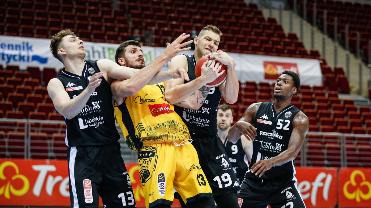 Fragment mecz Trefl - Start bez udziału kibiców