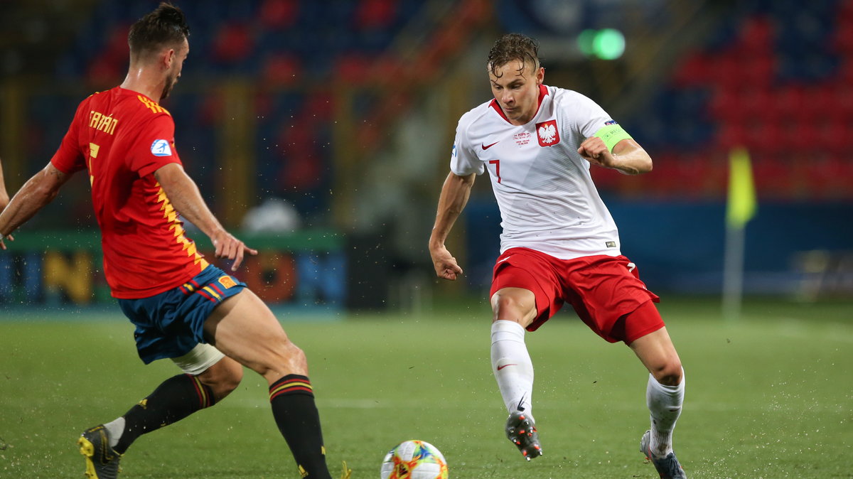 Szymon Żurkowski (Polska U-21) i Fabian Ruiz (Hiszpania U-21)