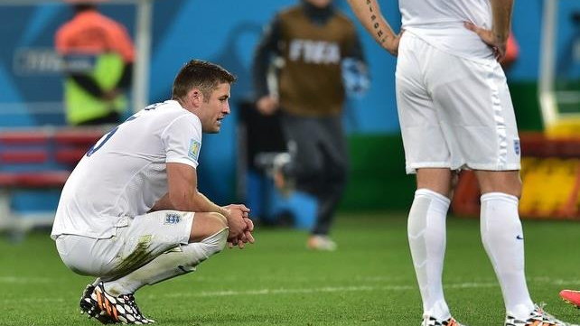 Gary Cahill (L), England's forward Rickie Lambert (C) and England's forward Wayne Rooney