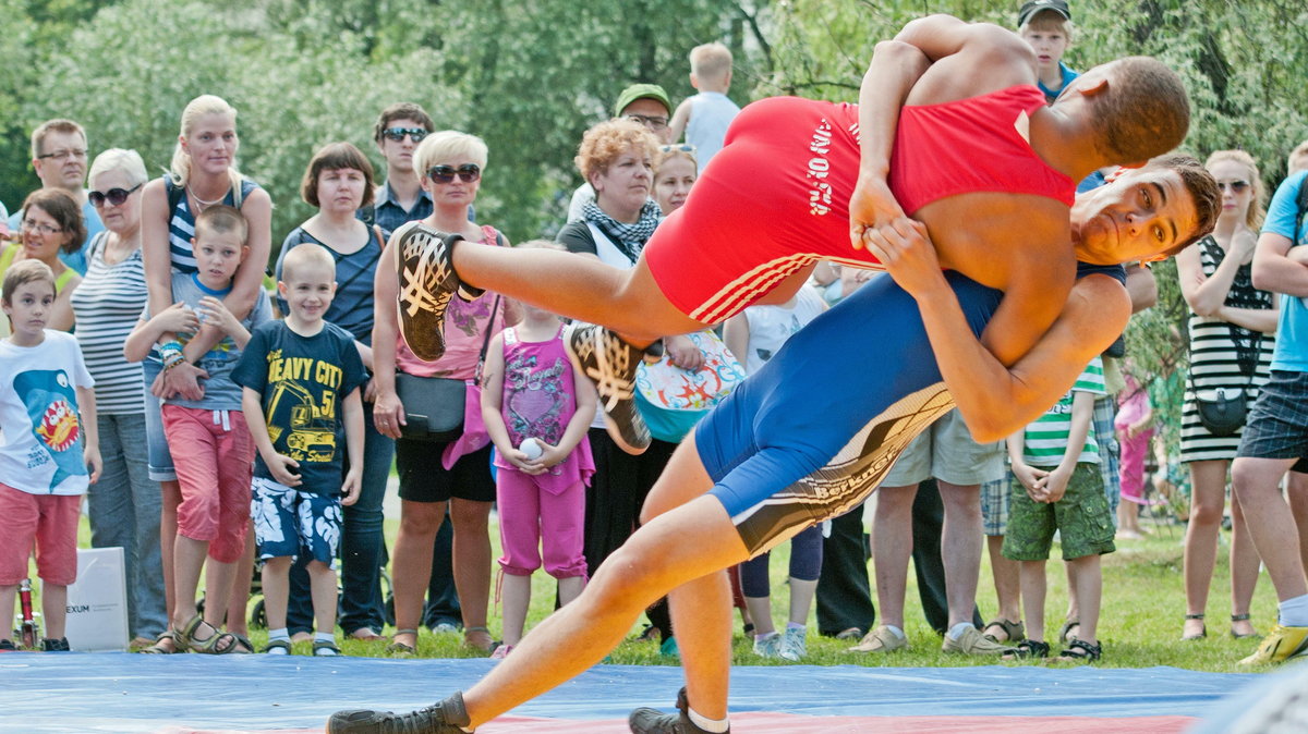 Pokaz zapaśników na Pikniku Olimpijskim