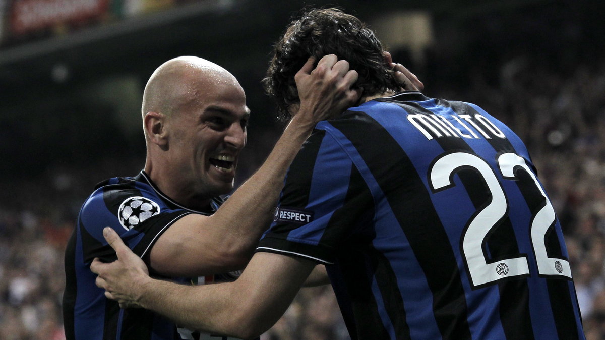 Esteban Cambiasso (L) i Diego Milito