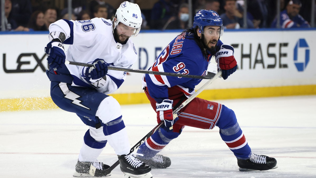 Mika Zibanejad (z prawej) popisał się pięknym trafieniem dla New York Rangers