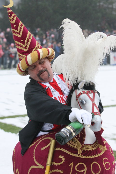 PIŁKA NOŻNA NOWOROCZNY TRENING PIŁKARZY CRACOVII