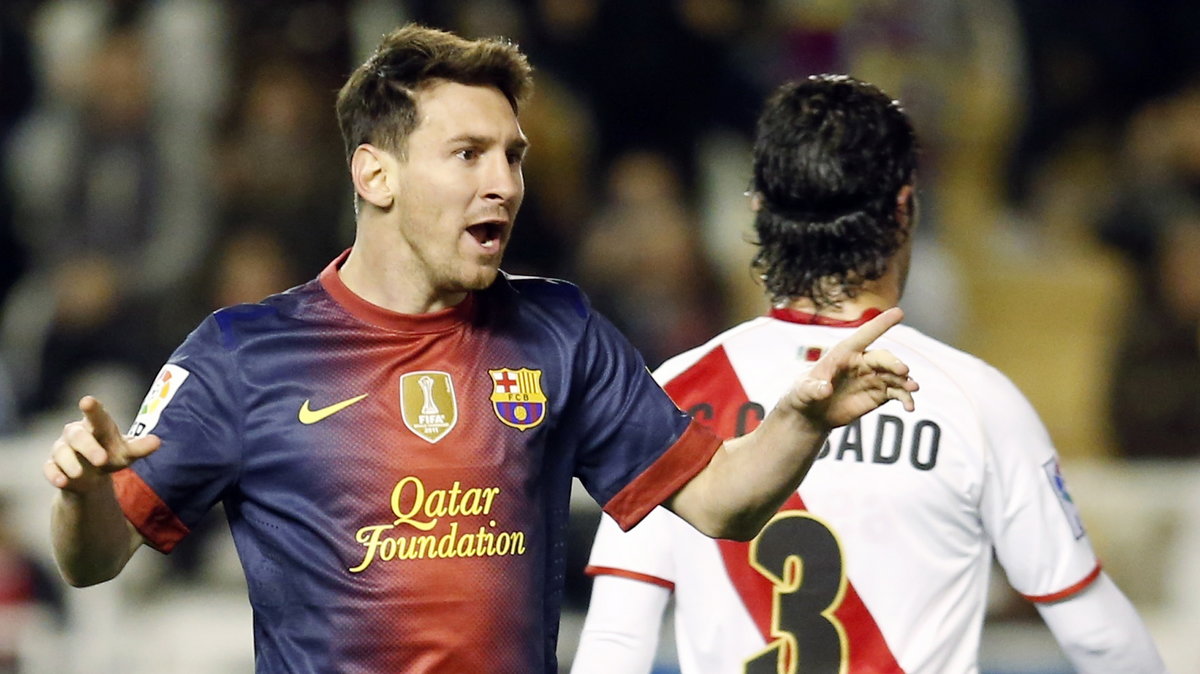 Lionel Messi (L)