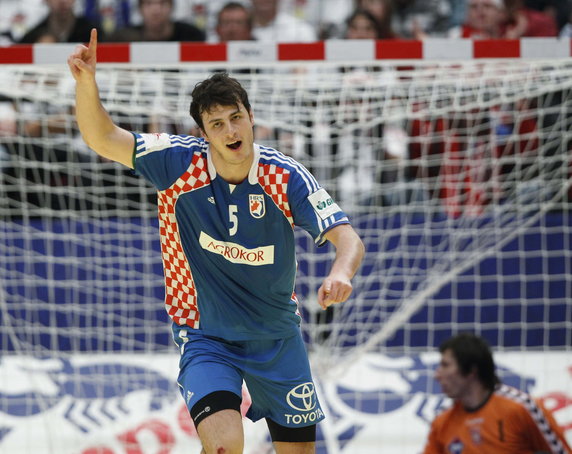 2010-01-30T164050Z_01_EIS18_RTRIDSP_3_HANDBALL-EUROPEAN.jpg