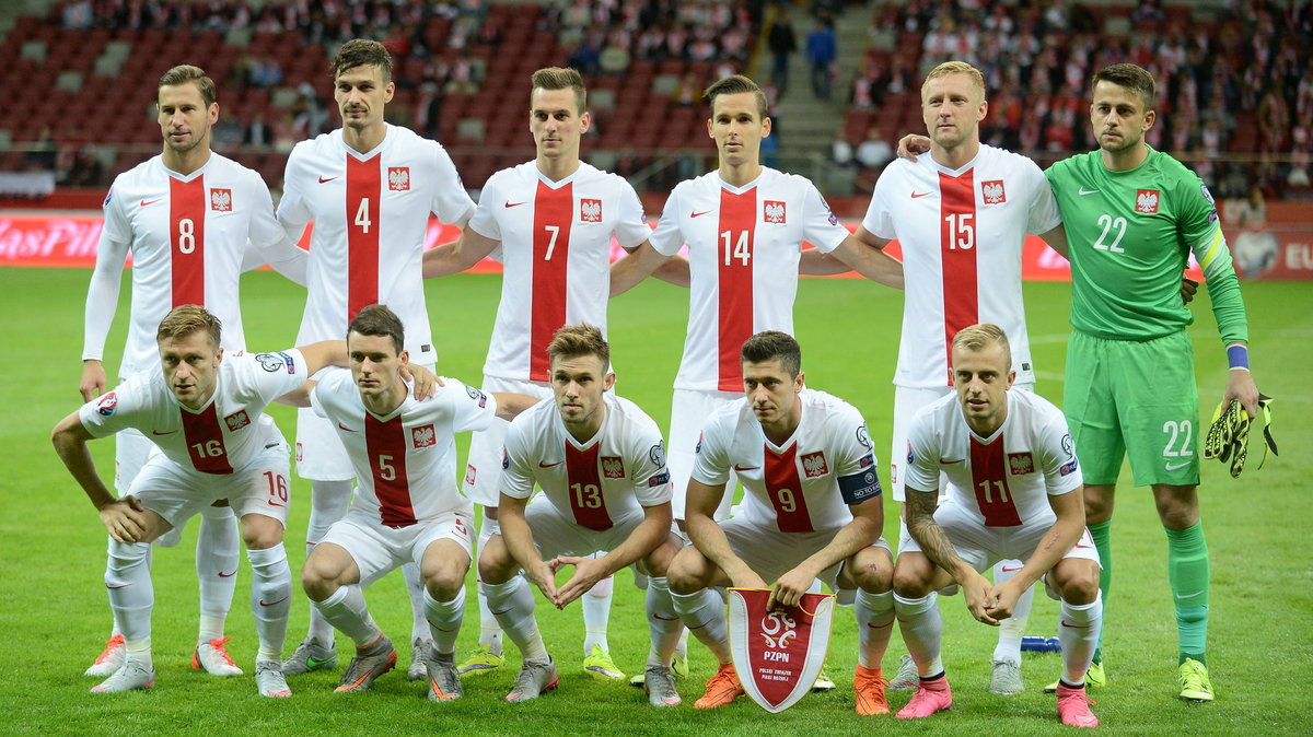 PIŁKA NOŻNA ELIMINACJE ME 2016 POLSKA GIBRALTAR (Grzegorz Krychowiak Łukasz Szukała Arkadiusz Milik Paweł Olkowski Kamil Glik Łukasz Fiabiański Jakub Błaszczykowski Krzysztof Mączyński Maciej Rybus Robert Lewandowski Kamil Grosicki)