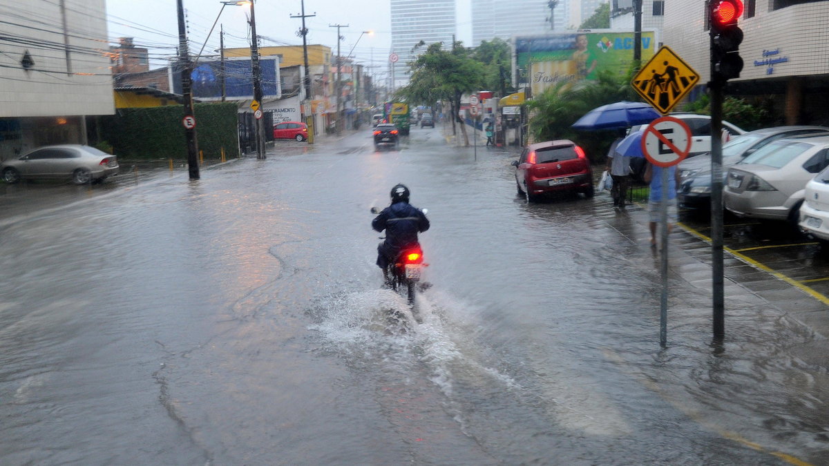 Recife zalane przez ulewne deszcze