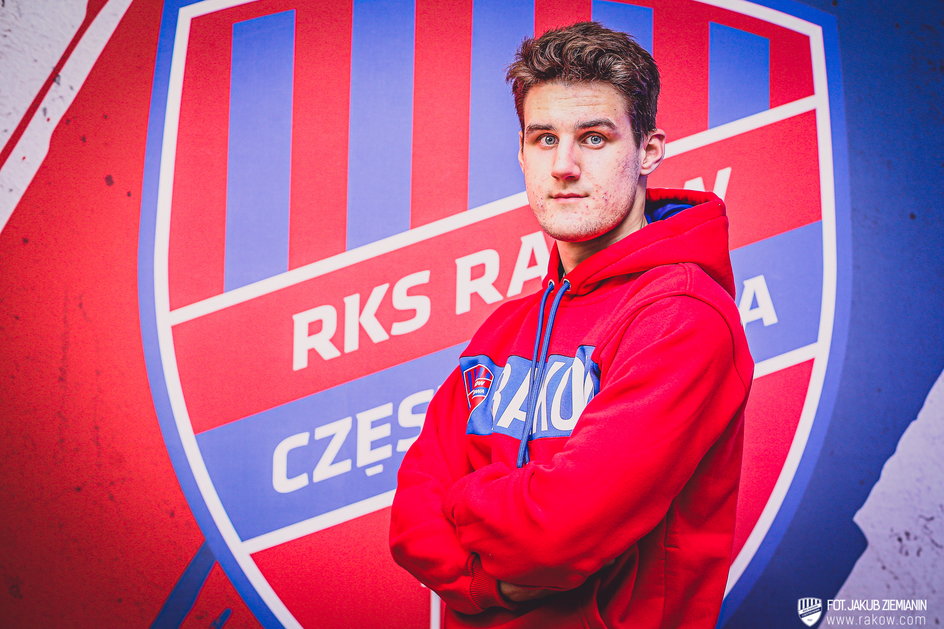 Ilja Szkurin jest dziś piłkarzem Rakowa. Rok temu mógł przyjść do Górnika.