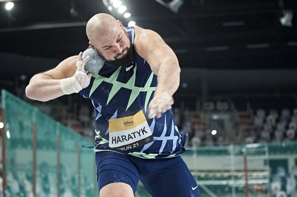 Michał Haratyk w 2019 roku miał poważny problem z prawą ręką. Czuł ból w łokciu. Kulomiot przeszedł operację i dziś jest lepiej, choć ręka wciąż się nie prostuje.