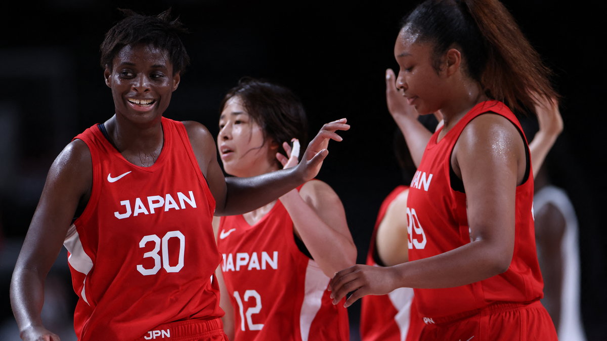 Evelyn Mawuli, Naho Miyoshi i Monica Okoye