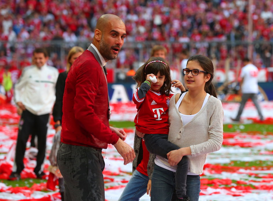 Pep Guardiola z córkami Marią i Valentiną (zdjęcie z 2014 r.)