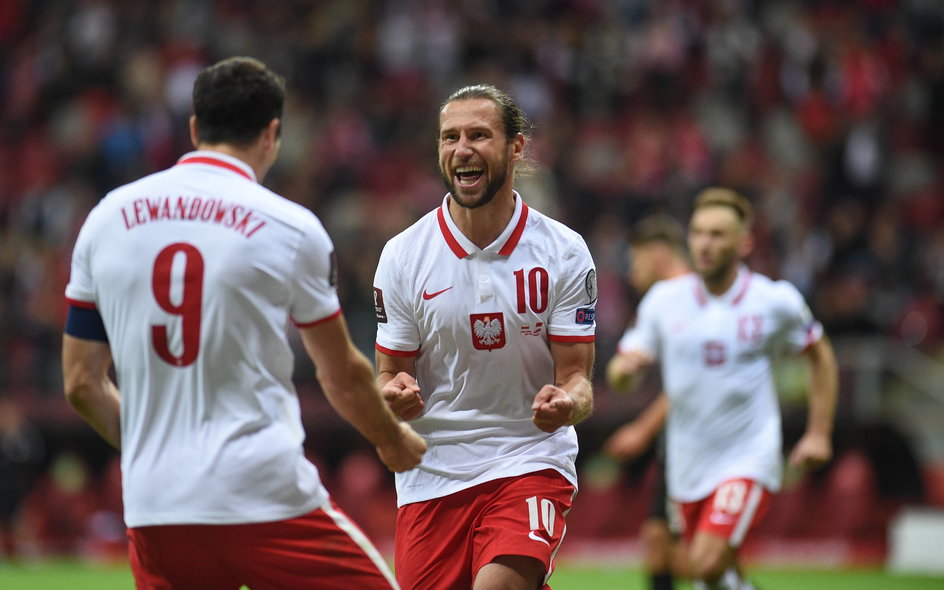 Robert Lewandowski i Grzegorz Krychowiak podczas meczu Polska - Albania