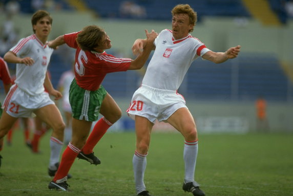 Alvaro i Zbigniew Boniek w meczu Polska i Portugalia na MŚ 1986