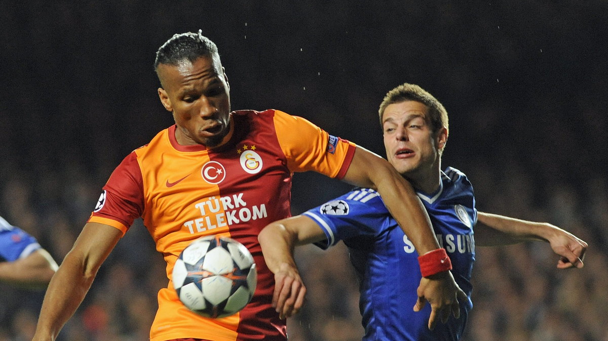 Didier Drogba (z lewej)