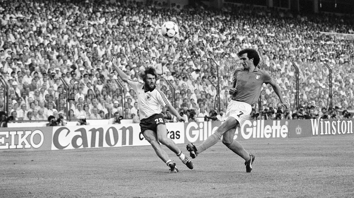 Dziś 40. rocznica finału mundiali 1982, w którym Włosi wygrali 3:1 z RFN. Z prawej Gaetano Scirea, z lewej Manfred Kaltz.