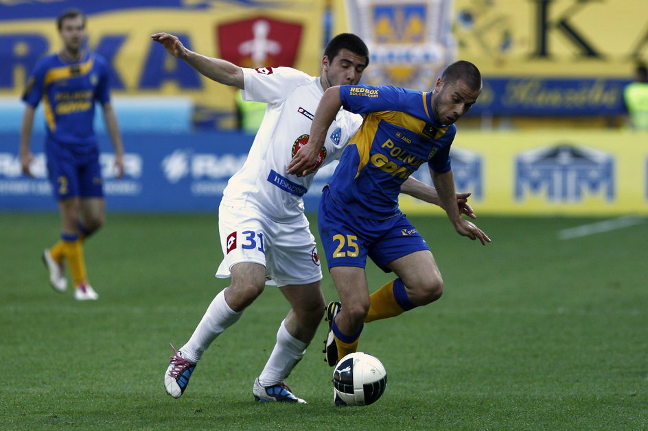 Filip Burkhardt (z prawej) w meczu z Ruchem Chorzów (11.05.2011 r.).